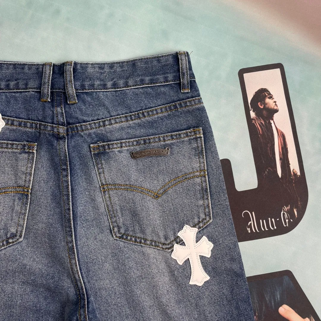 🅿️236 🔘Style No.-KL123 🔘Cro Heart𝐂𝐡𝐫𝐨𝐦𝐞 𝐇𝐞𝐚𝐫𝐭 Blue and white leather cross patch leather retro straight jeans* In the vast world of fashion, Croxin jeans are like a shining pearl. Whether they are in a glamorous fashion show or a plain and warm daily street, they can perfectly fit and occupy an indispensable place. It breaks the boundaries of body shape and style. It has no distinction, no category, and no restrictions. As long as you like it, you can wear it with confidence and control it easily. These jeans are the epitome of exceptional craftsmanship. The top heavy-duty washing process is used to give the fabric a unique texture. The calfskin is precisely laser-cut and turned into a delicate cross, showing luxurious style in every detail. Paired with aged silver hardware, the retro charm collides with modern fashion. The straight silhouette is the finishing touch, making the upper body instantly slimmer and cleverly modifying the leg lines, showing a neat and capable look. From material selection to production, every step is strictly controlled, with high-end quality surpassing the market currency, becoming the only choice to highlight personality and taste.  Size: S M L XL XXL (28.30.32.34.36) Color: Blue